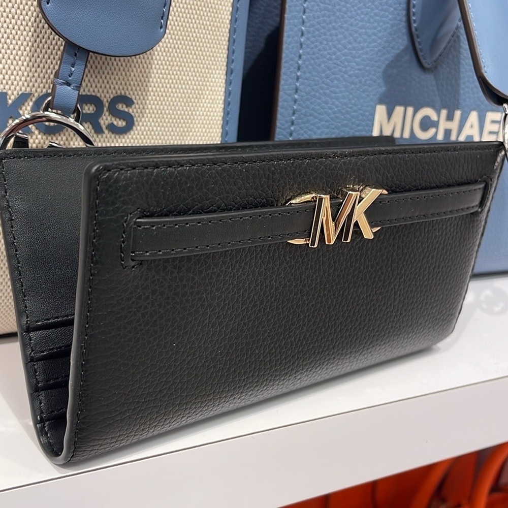 Michael Kors Reed Large Bifold Pebbled Leather Snap Wallet Card Case
Black
NWT